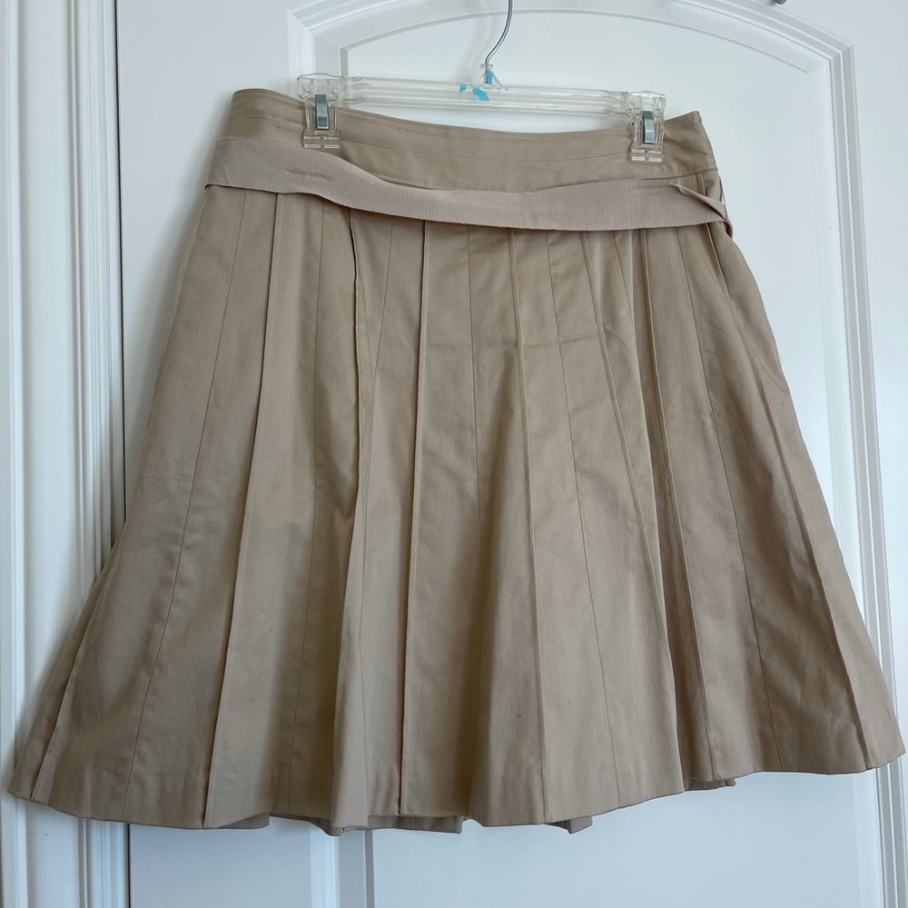 NWT White house black market size 10 khaki skirt